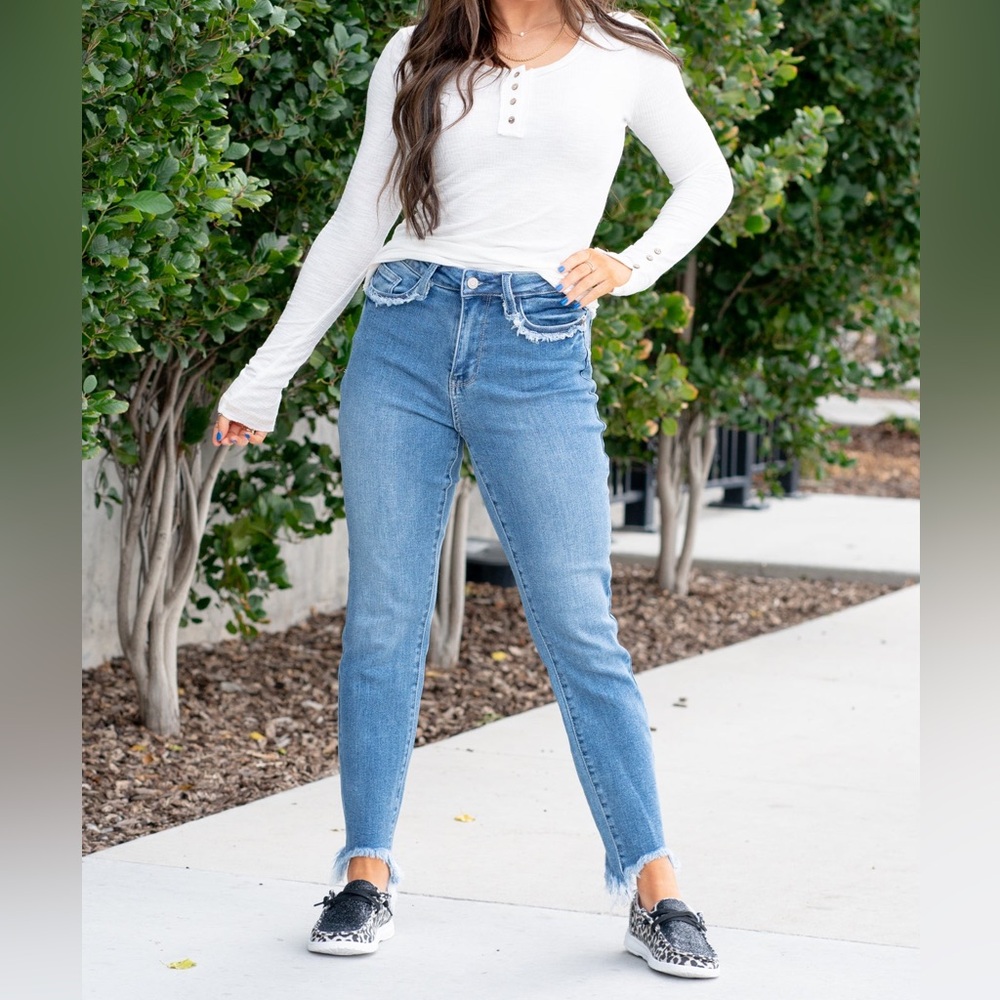 Judy Blue Maryville High Rise Fray Detail Slim Fit-Size 5/27